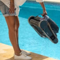 Dolphin - Liberty 200 Cordless Robotic Pool Cleaner -Equipment Pools Liberty 200 Cordless Robotic Pool Cleaner 6