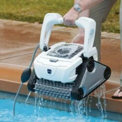 Polaris - P825 Robotic Pool Cleaner -Equipment Pools P825 Robotic Pool Cleaner 4