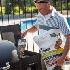 Broil King - Regal Pellet 500 Smoker And Grill -Equipment Pools Regal Pellet 500 Smoker and Grill 3